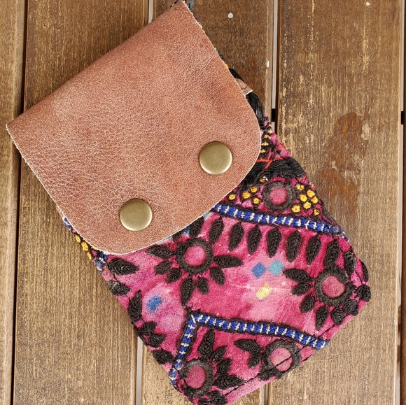 🆕️ Free People Boho Embroidered Banjara Wallet - Picture 4 of 8